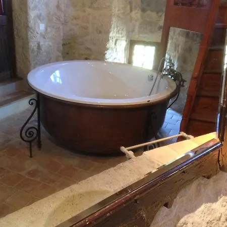 ベッド・アンド・ブレックファスト Chateau De Maisonseule Saint-Basile